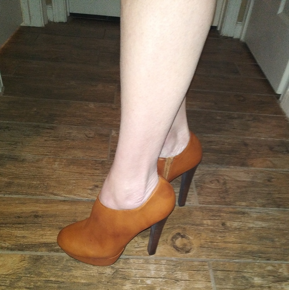 Steve Madden"Belbotm" Ankle Boot - Picture 3 of 7